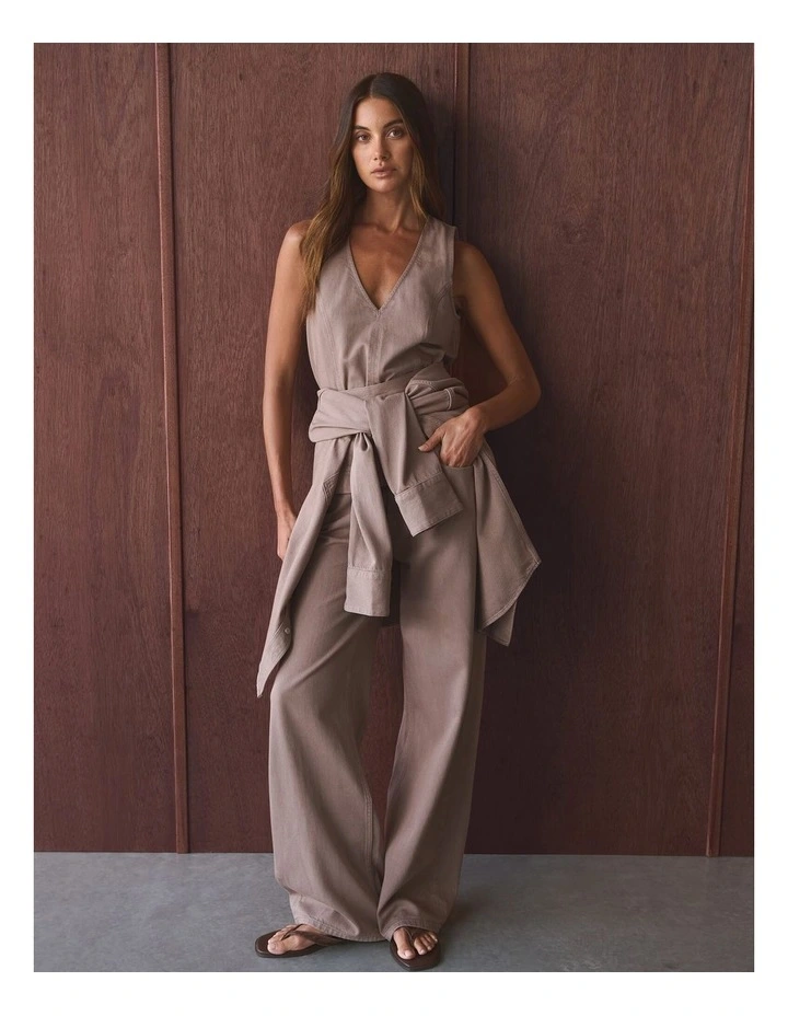 Loe Mid Rise Straight Jeans in Brown image 4