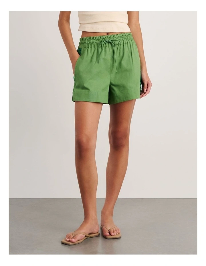 Canvas Contrast Short in Green image 4