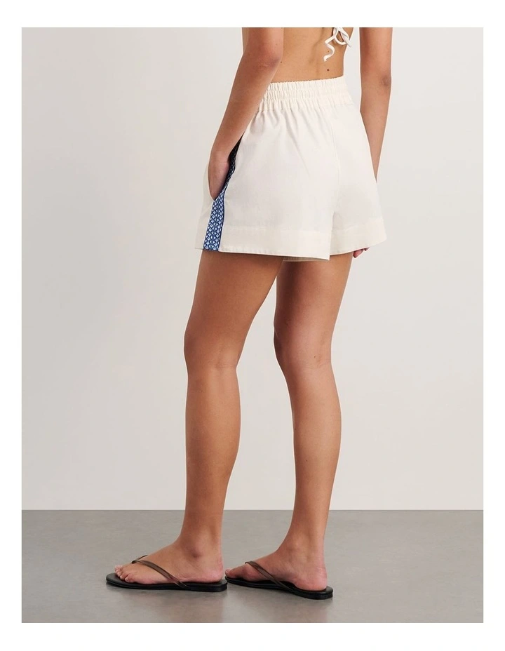 Canvas Contrast Short in Cream image 2