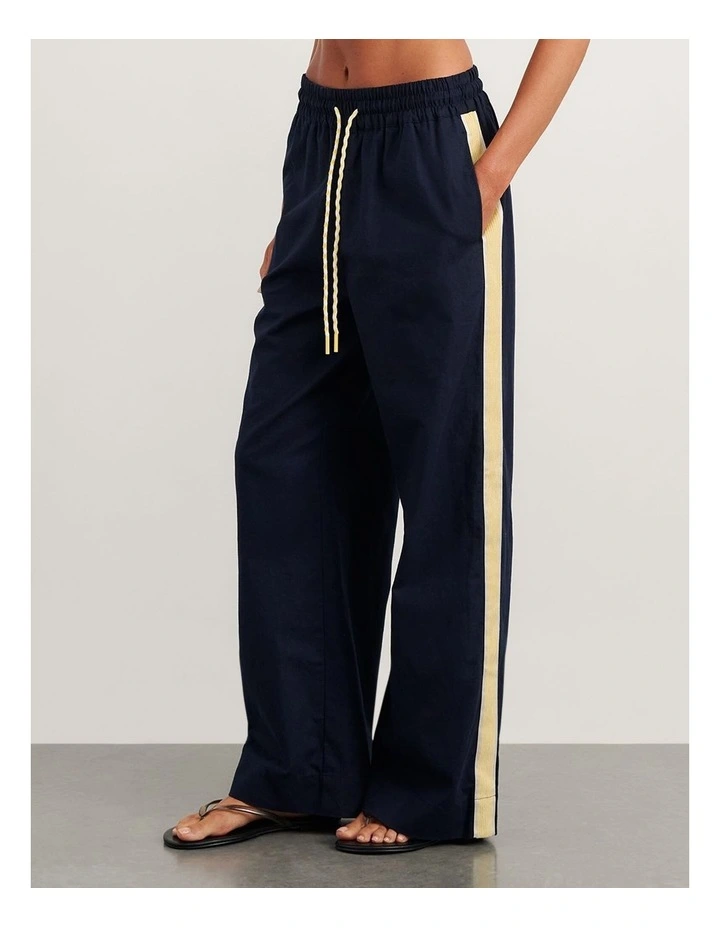 Liv Pant in Navy image 3