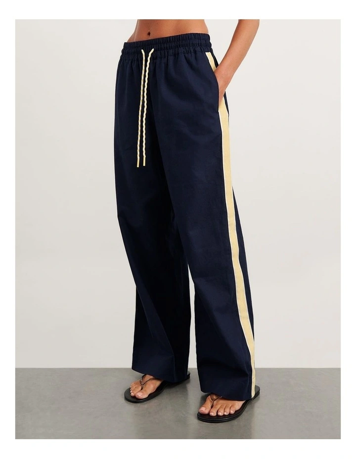 Liv Pant in Navy image 5