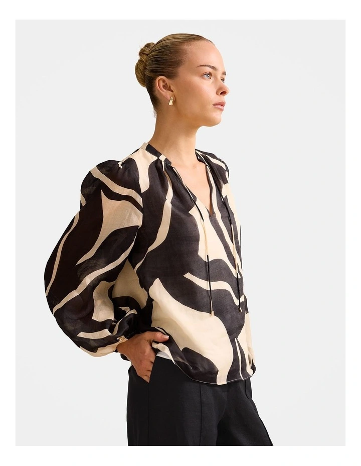 Romina Long Sleeves Blouse in Black image 3