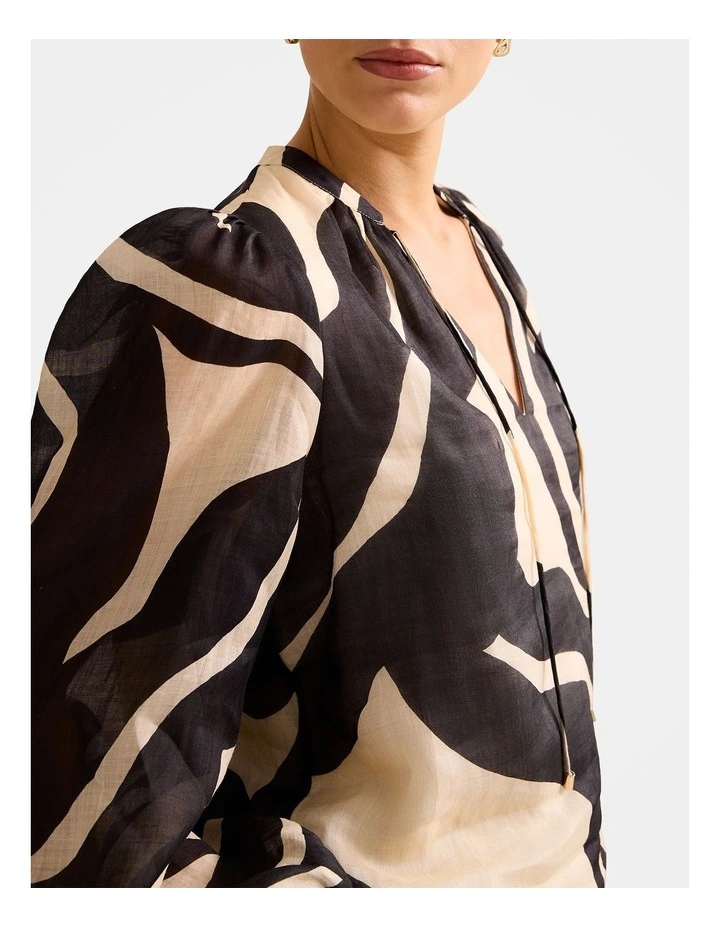 Romina Long Sleeves Blouse in Black image 4
