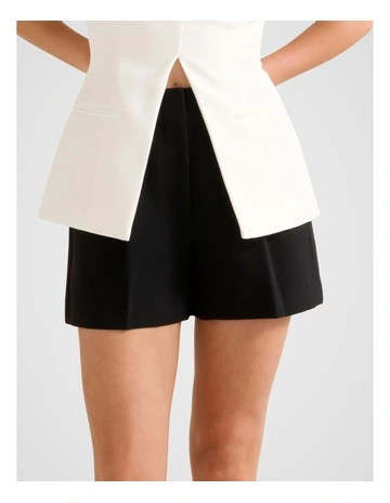 Winslet Tailored Shorts in Black