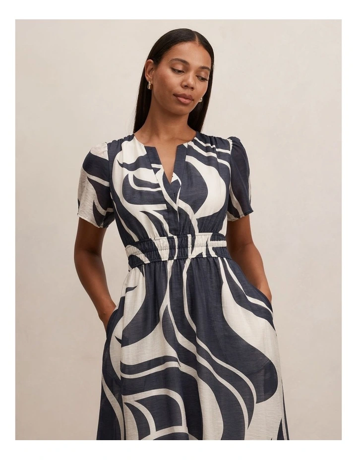 Eleanor Short Sleeves Midi Dress in Navy image 4