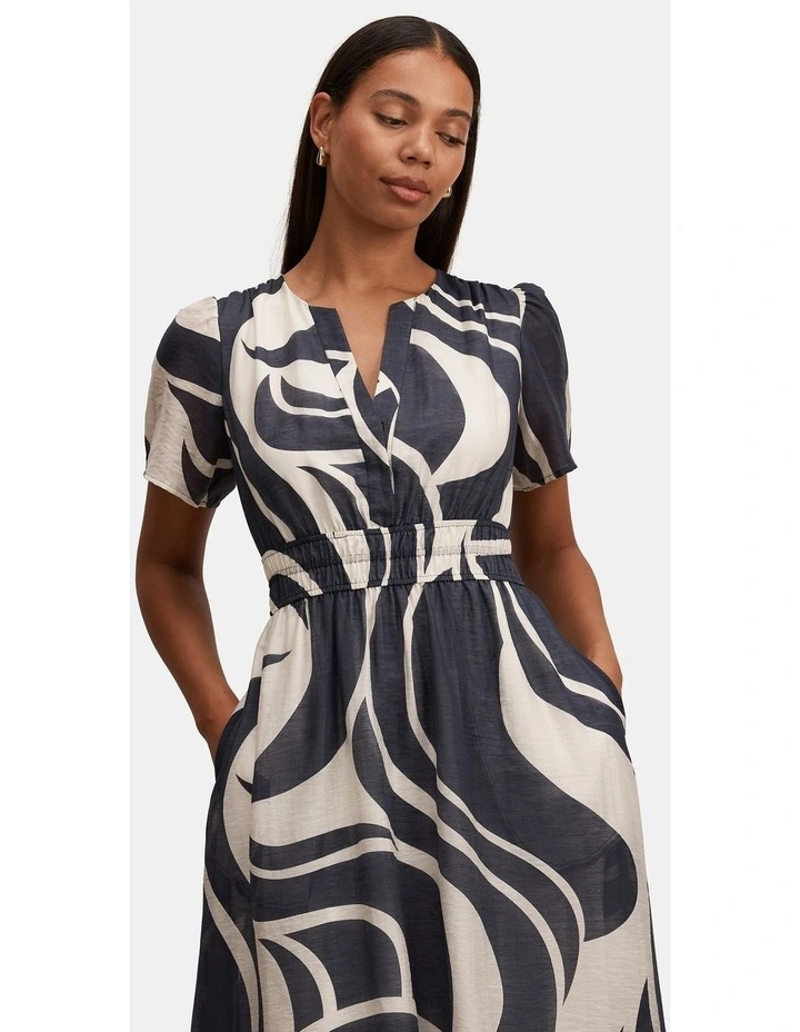 Eleanor Short Sleeves Midi Dress in Navy image 4