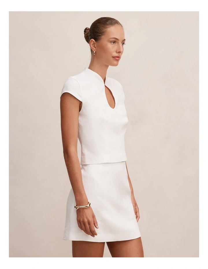 Ayla Keyhole Linen Top in White image 3