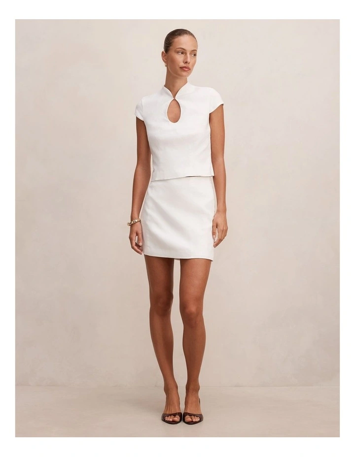 Ayla Keyhole Linen Top in White image 5