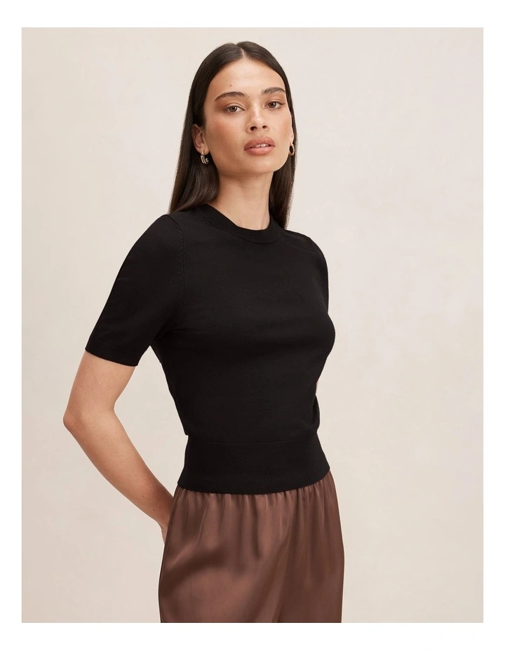 Maisie Short Sleeves T-shirt in Black image 3