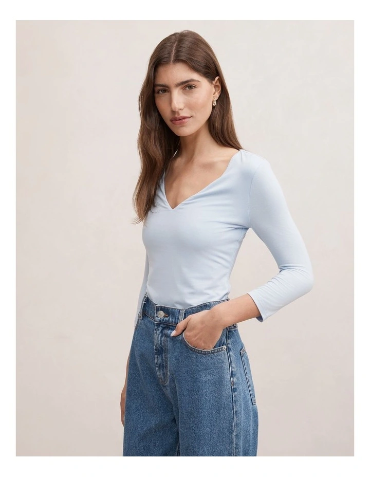 Tia V-Neck 3/4 Sleeves Top in Blue image 3
