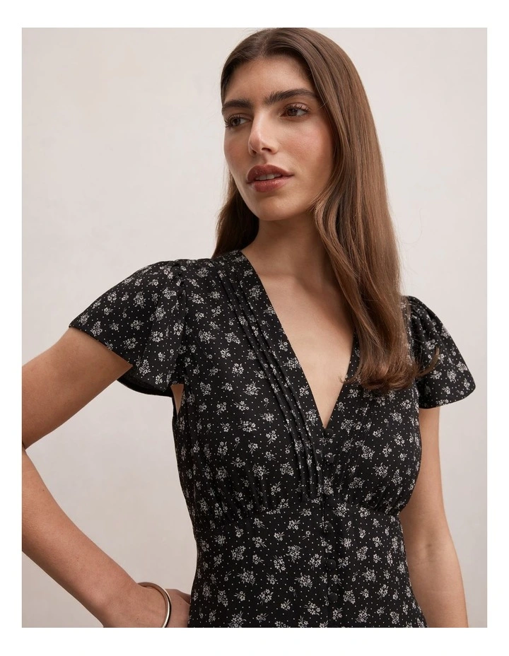 Ardelia Flutter Sleeves Midi Dress in Black image 4