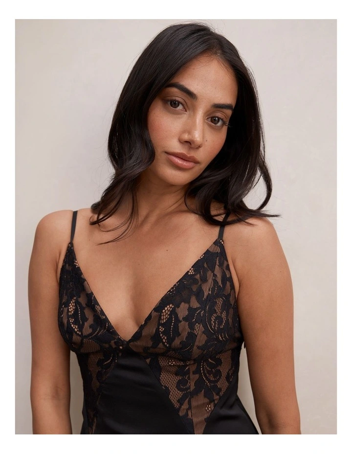 Salome V-Neck Lace Maxi Dress in Black image 4