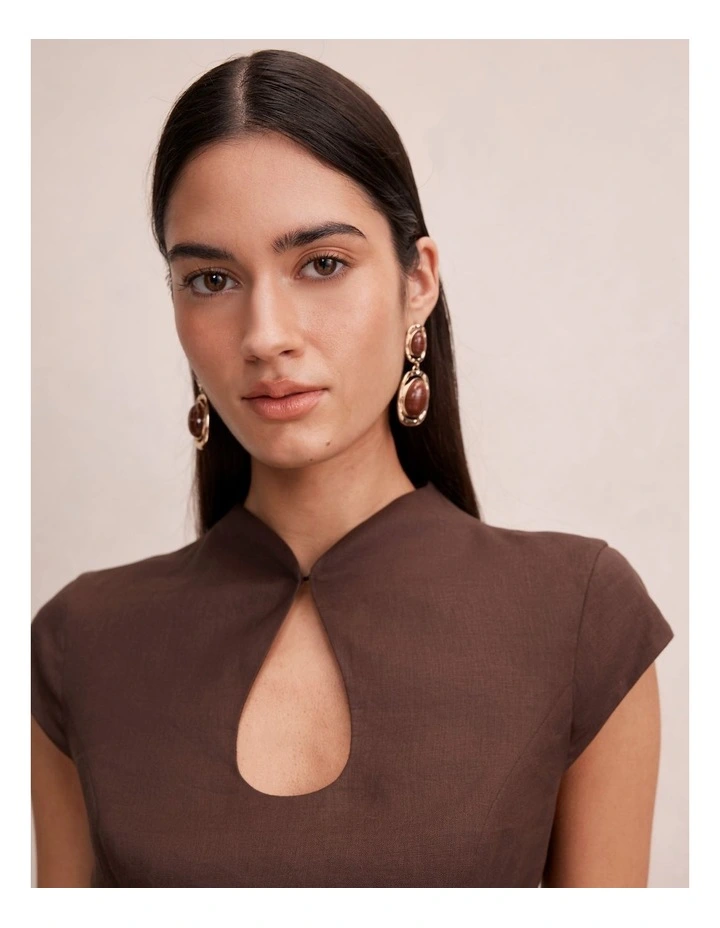 Ayla Keyhole Linen Top in Chocolate image 4