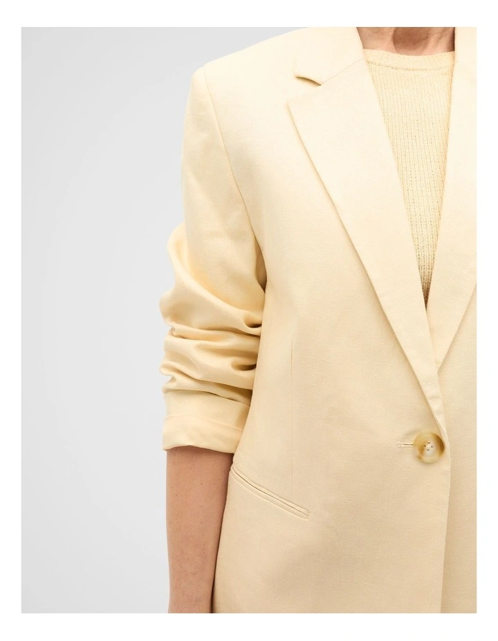Tailored Linen Blazer in Beige image 4
