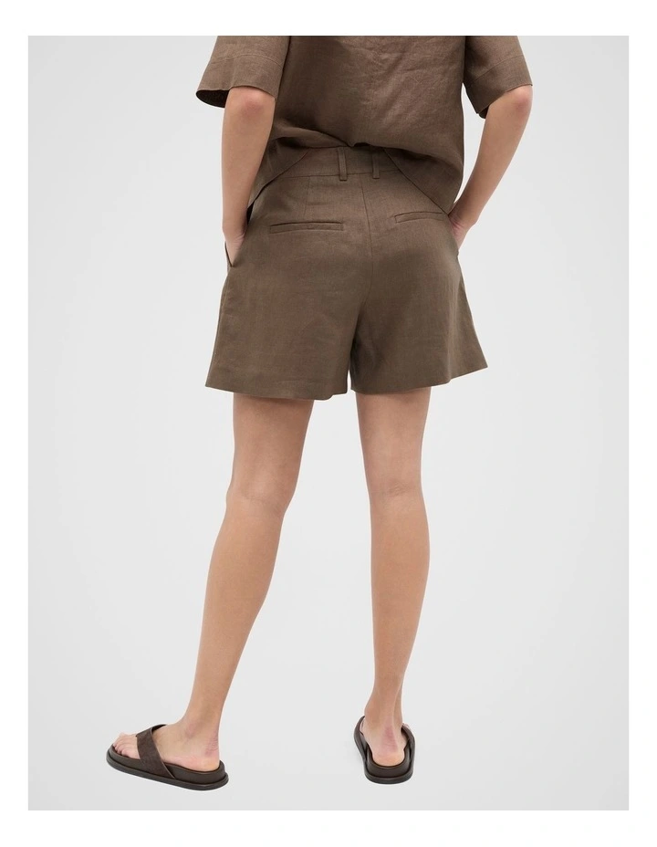 Linen Pleat Short in Pinecone image 2