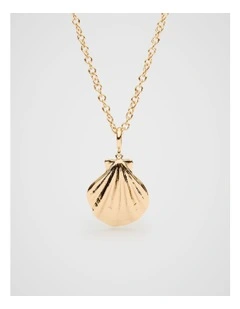 Shell Charm Pendant Necklace in Gold