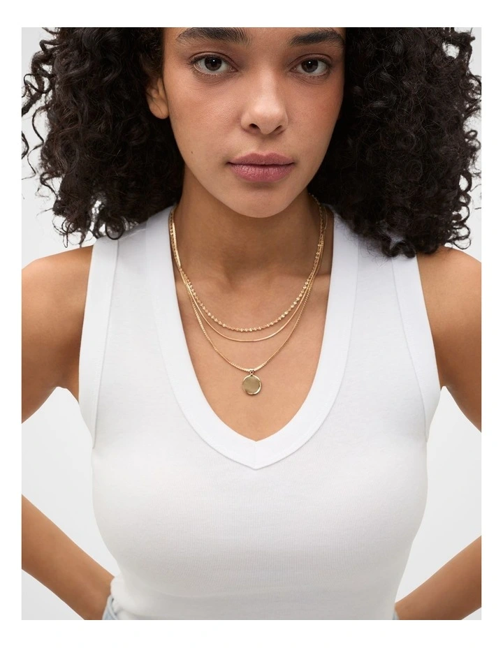Disc Pendant Necklace in Gold image 2