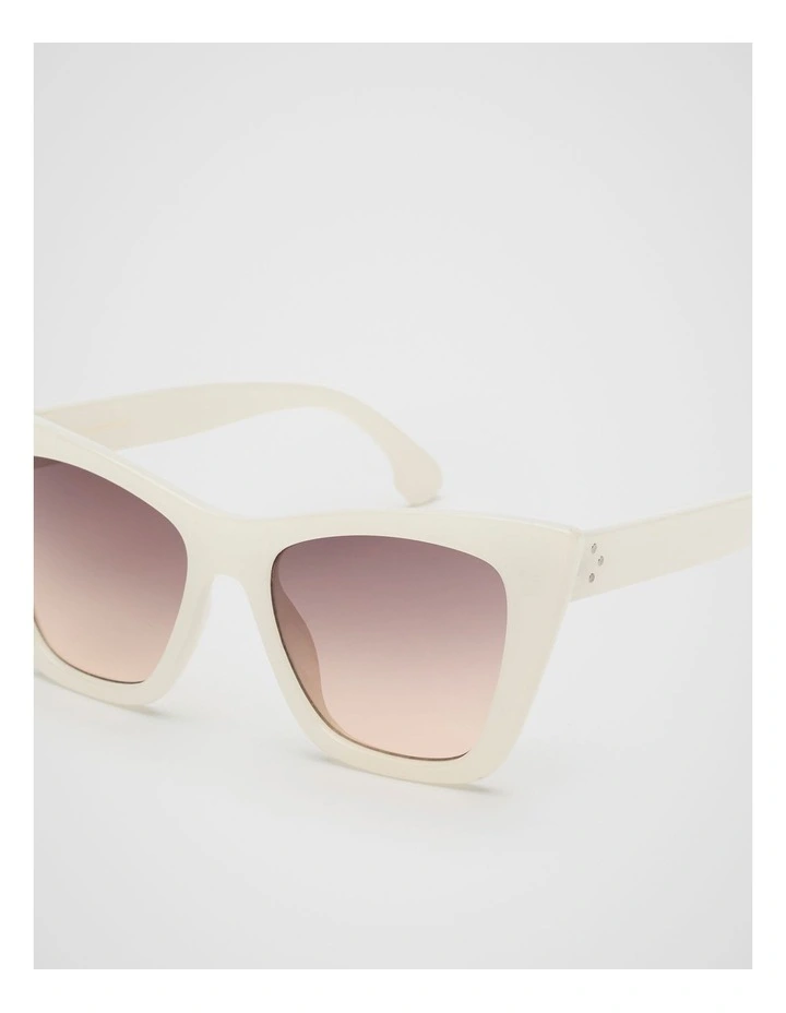 Paola Designer Catseye Sunglasses in Cream image 3