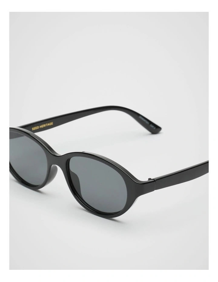 Pippa Round Sunglasses in Black image 3