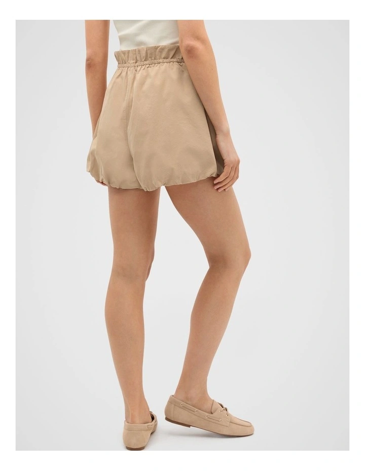 Paperbag Bubble Short in Iced Latte image 2