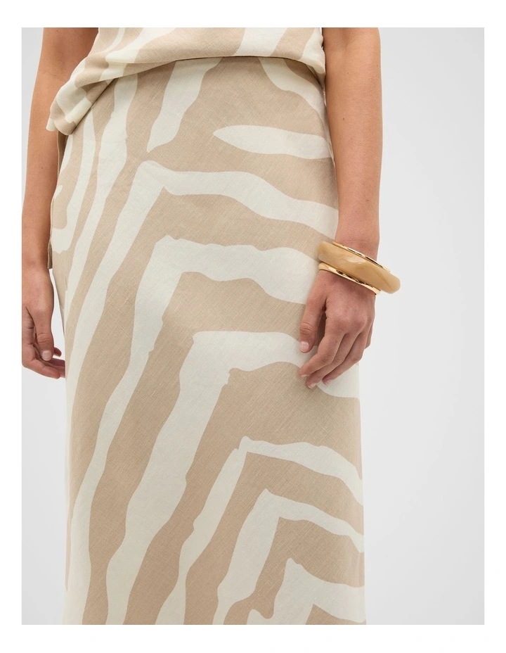 Skirt in Multi image 3