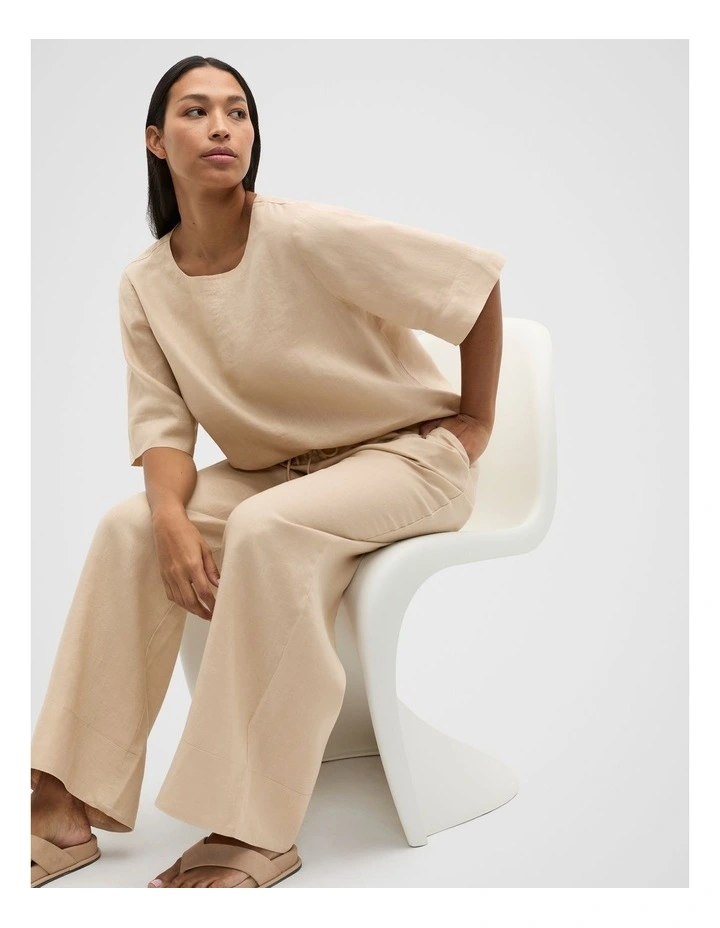 Core Linen Tee in Iced Latte image 3