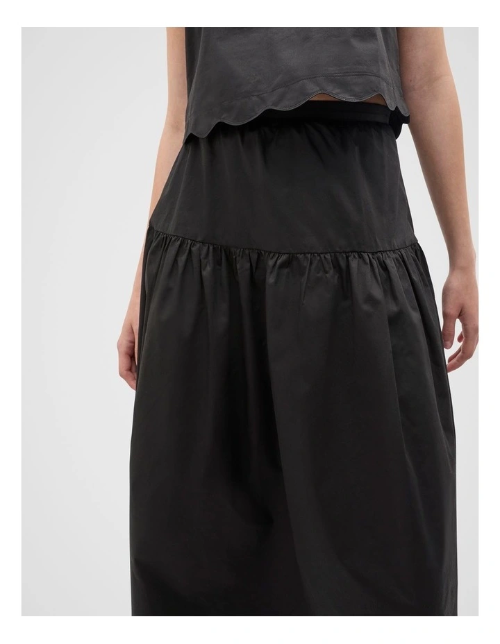 Poplin Scallop Skirt in Black image 4