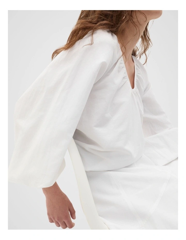 Scoop Neck Blouson Sleeve Top in White image 4