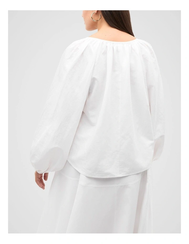 Scoop Neck Blouson Sleeve Top in White image 7