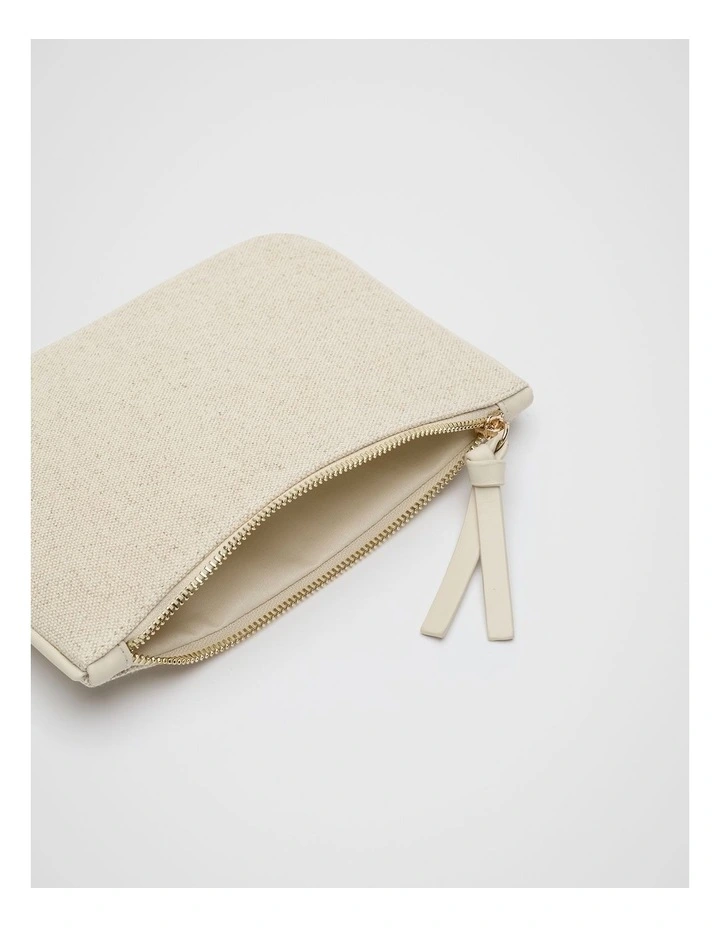 Pouch in Natural image 2