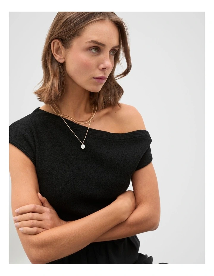 Pearly Layered Necklace in Gold image 2