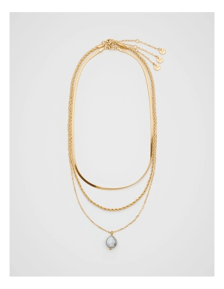 Pearly Layered Necklace in Gold image 3