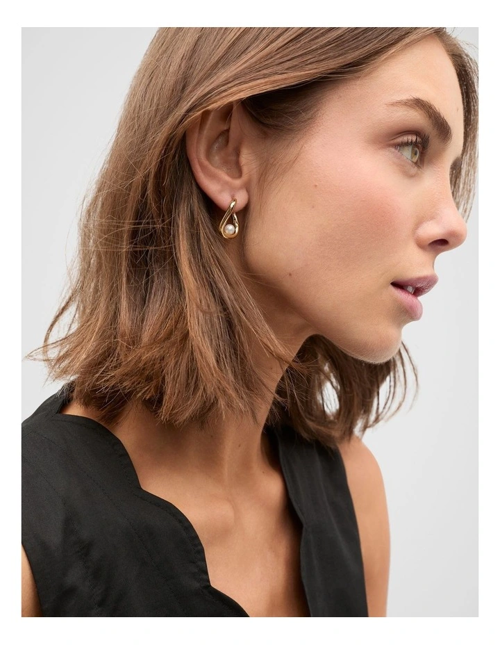 Rectangle Pearl Hoop in Gold image 2