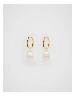 Pearly Oval Earring in Gold