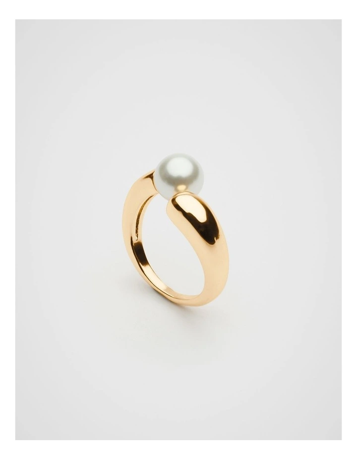 Pearly Ring in Gold image 1