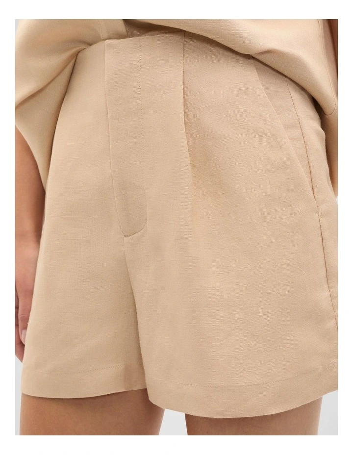 Tailored Pleat Short in Ecru image 2