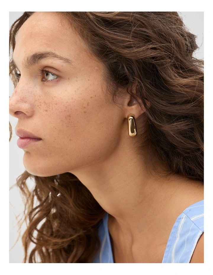 Sculptural Earring in Gold image 2