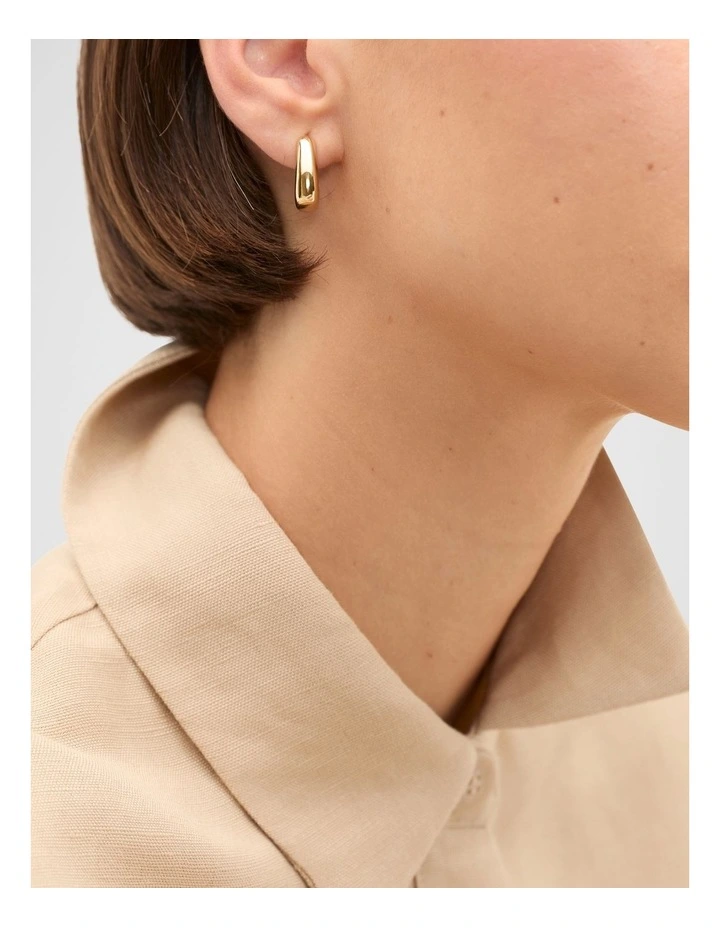 Sculptural Mini Earring in Gold image 2