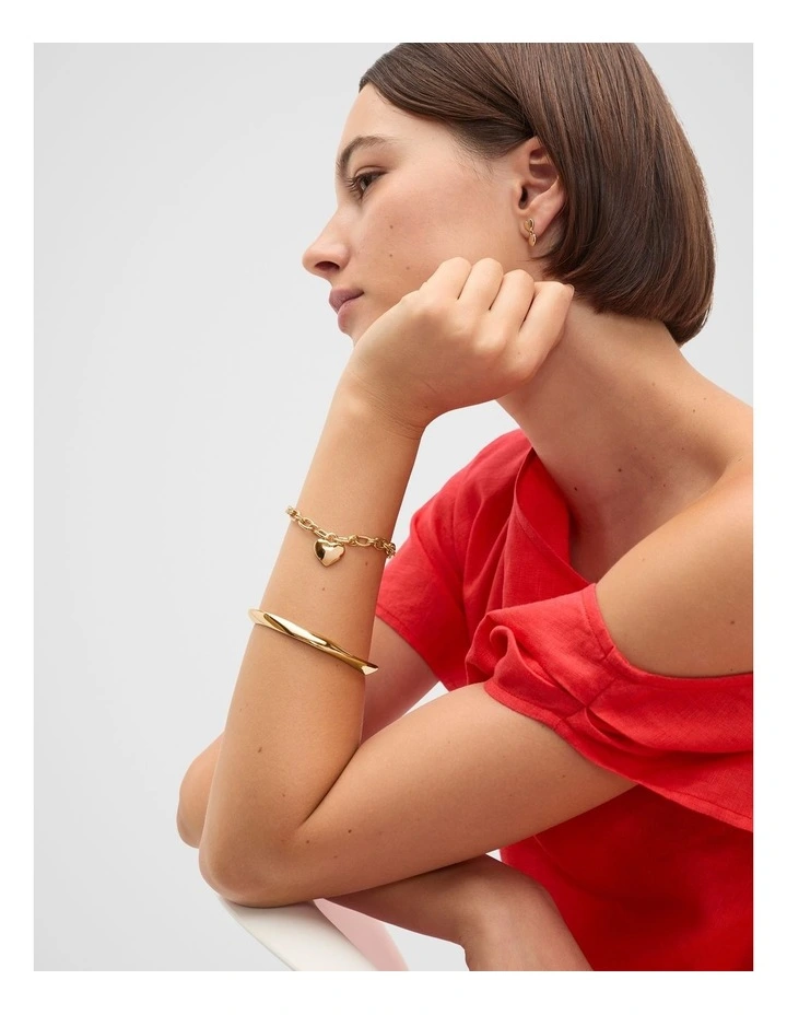 Heart Pendant Bracelet in Gold image 2