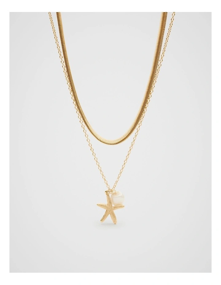 Starfish Pendant Necklace in Gold image 1