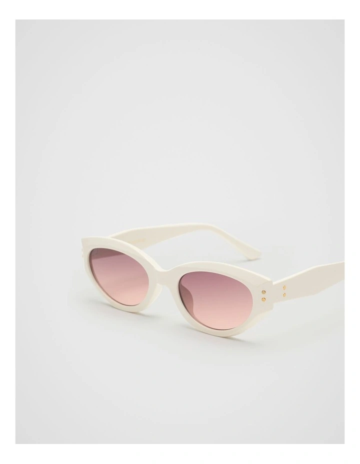 Lida Cat Eye Sunglasses in Cream image 3