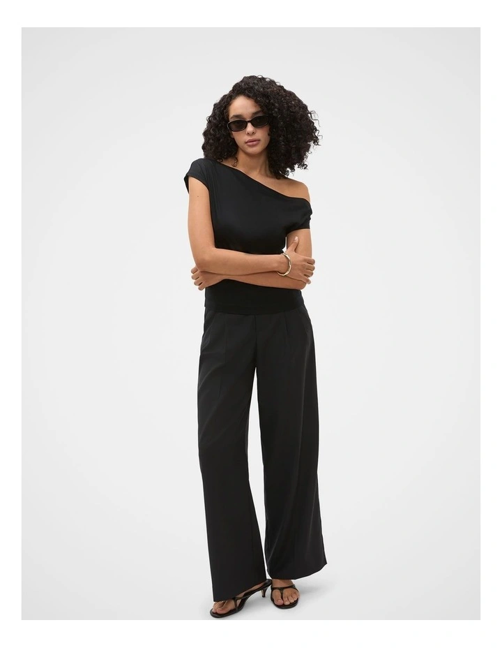 Sadie Oval Sunglasses in Black image 2