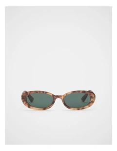 Sadie Oval Sunglasses in Caramel Tort