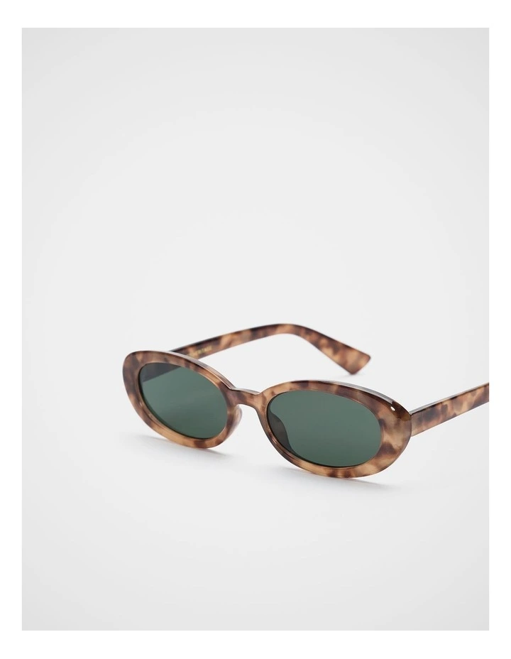 Sadie Oval Sunglasses in Caramel Tort image 3