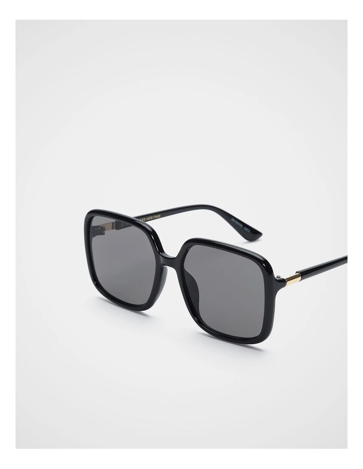 Jess Oversized Sunglasses in Black image 3