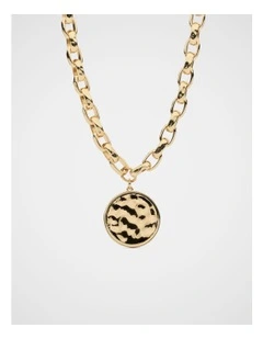 Luxe Round Pendant Necklace in Gold