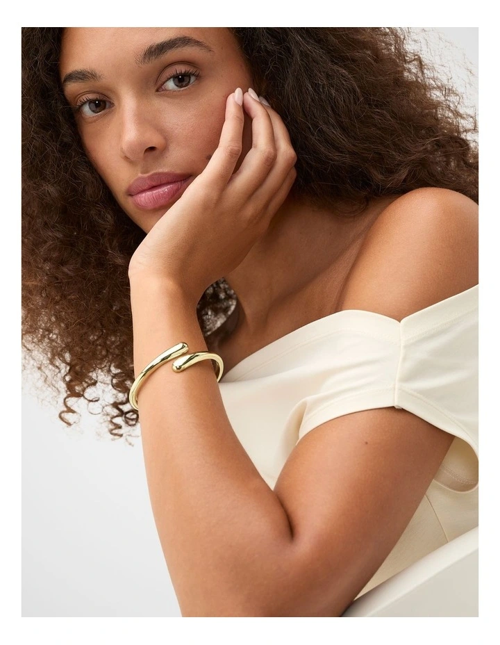 Crossover Cuff in Gold image 2