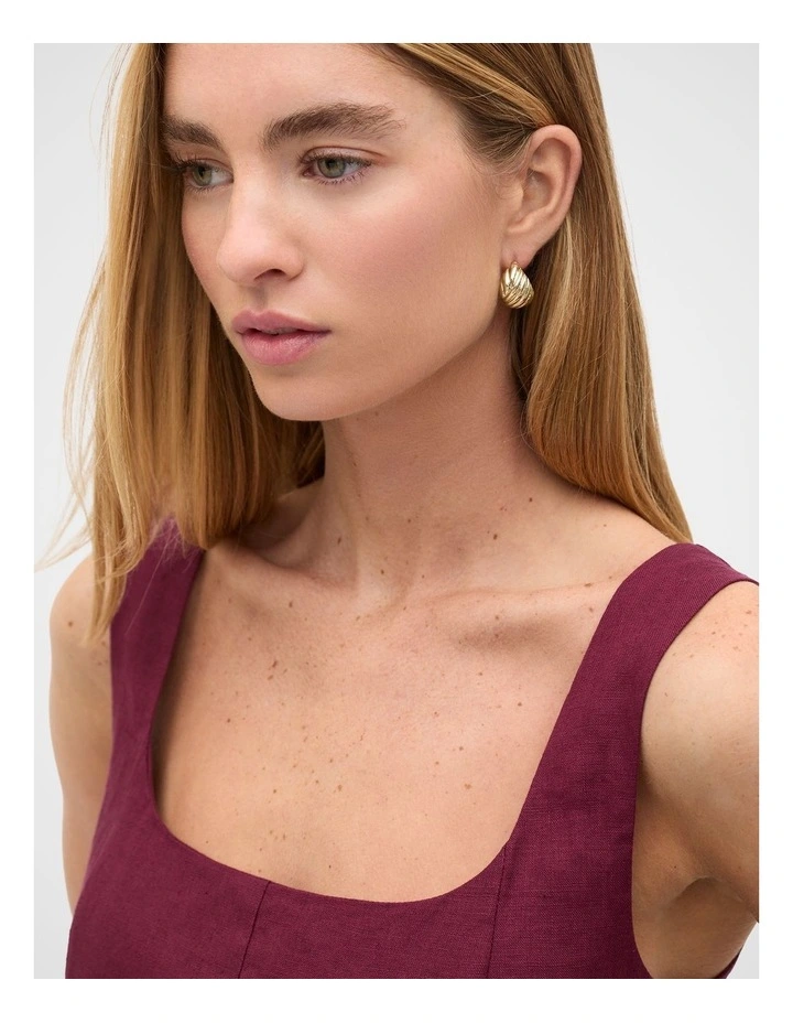 Fluted Hoop Earring in Gold image 2