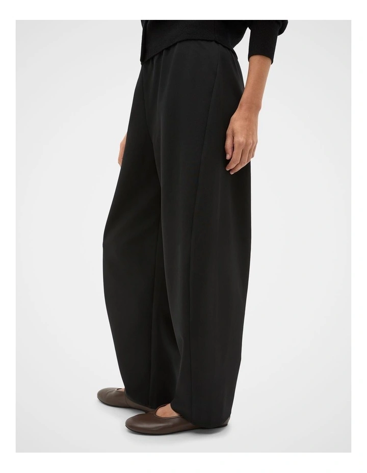Easy Barrel Leg Pant in Black image 3