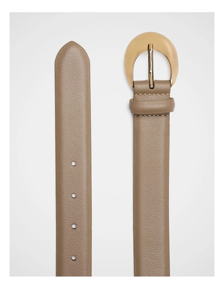 Dove Circle Buckle Belt in Dark Cashew Pebble image 3